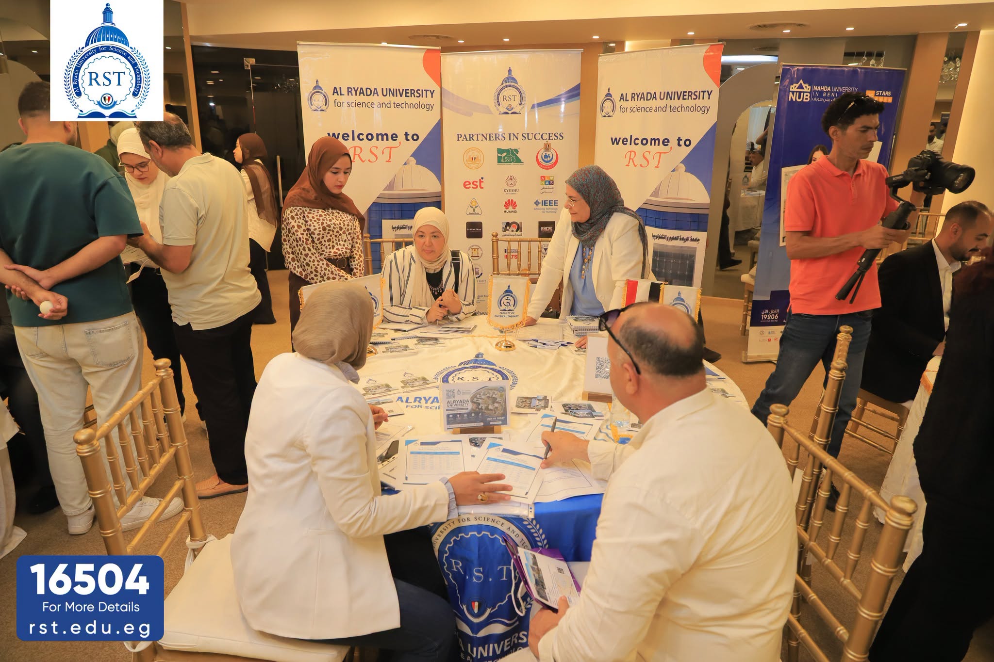 Strong Turnout at Al Ryada University’s Booth at the Student Future Exhibition