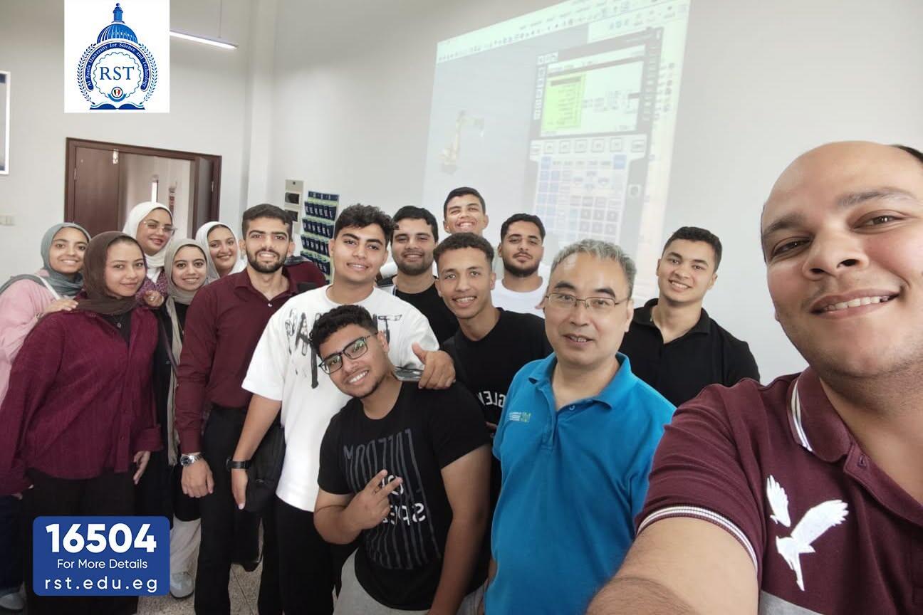 طلاب كلية الهندسة يواصلون التدريب العملي بجامعة Zhejiang الصينية